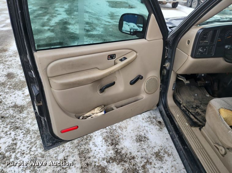 image for item LJ9473 2003 Chevrolet Silverado 1500 pickup truck