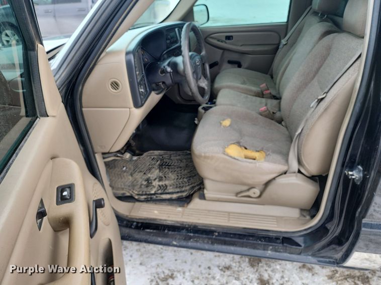 image for item LJ9473 2003 Chevrolet Silverado 1500 pickup truck