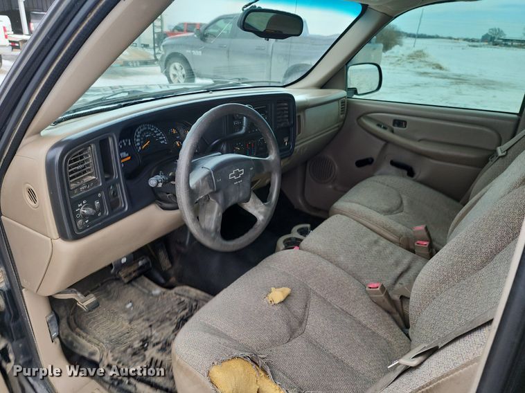 image for item LJ9473 2003 Chevrolet Silverado 1500 pickup truck