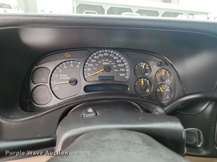 image for item LJ9473 2003 Chevrolet Silverado 1500 pickup truck