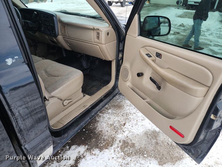 image for item LJ9473 2003 Chevrolet Silverado 1500 pickup truck