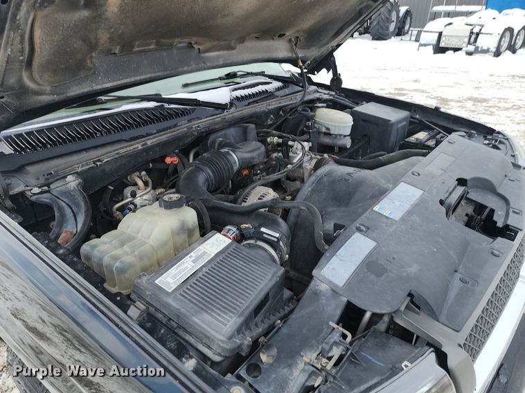 image for item LJ9473 2003 Chevrolet Silverado 1500 pickup truck