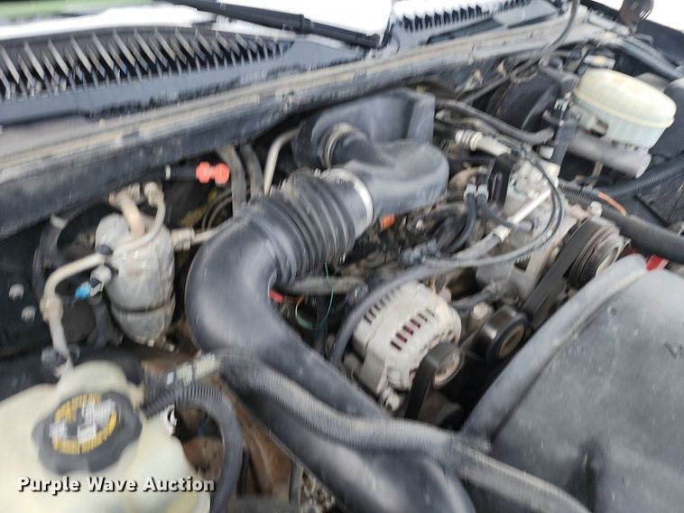 image for item LJ9473 2003 Chevrolet Silverado 1500 pickup truck