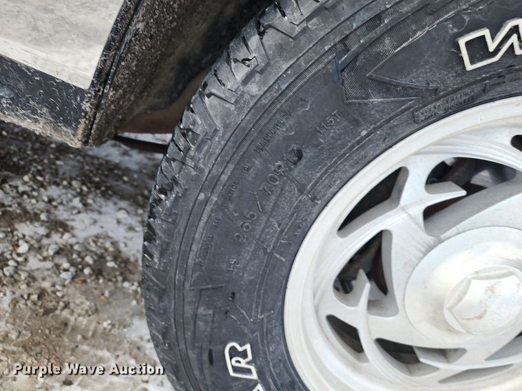 image for item LJ9473 2003 Chevrolet Silverado 1500 pickup truck