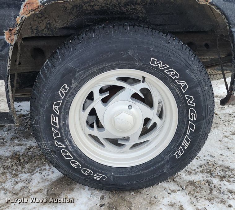 image for item LJ9473 2003 Chevrolet Silverado 1500 pickup truck