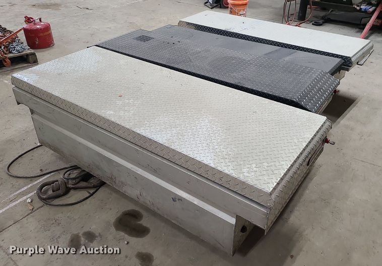 image for item LJ9482 (4) toolboxes