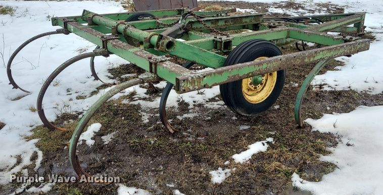 image for item LJ9500 John Deere chisel