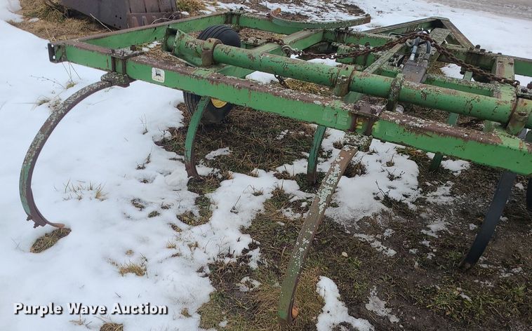 image for item LJ9500 John Deere chisel