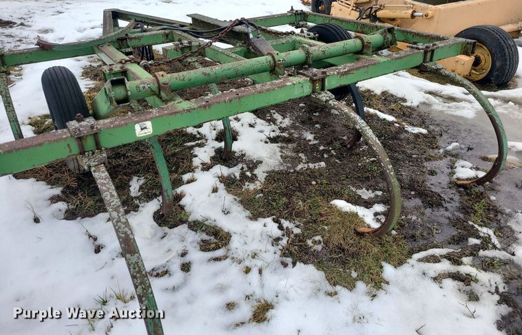 image for item LJ9500 John Deere chisel