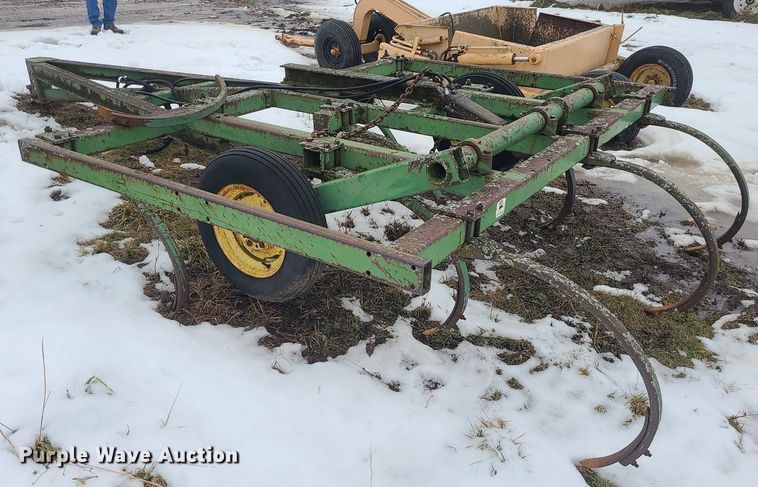 image for item LJ9500 John Deere chisel