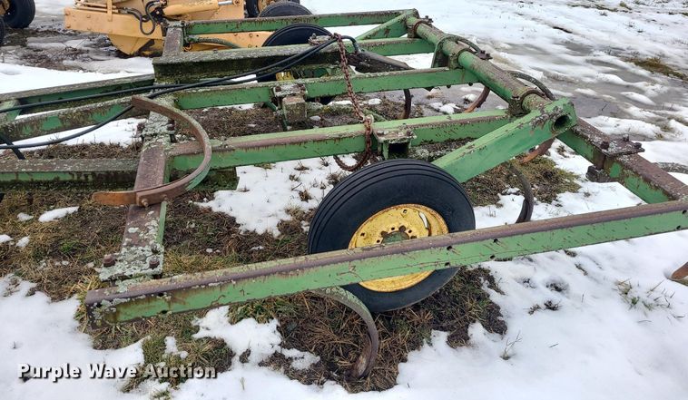 image for item LJ9500 John Deere chisel