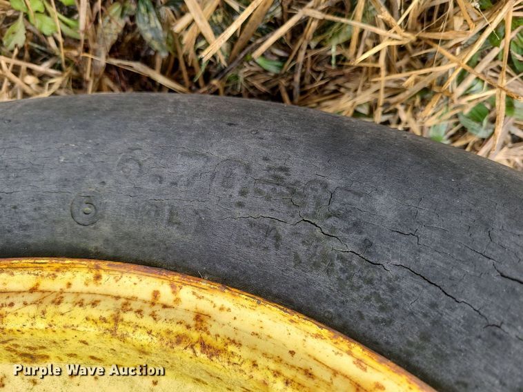 image for item LJ9500 John Deere chisel