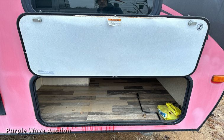 image for item LK9744 2017 Winnebago  1706FB camper