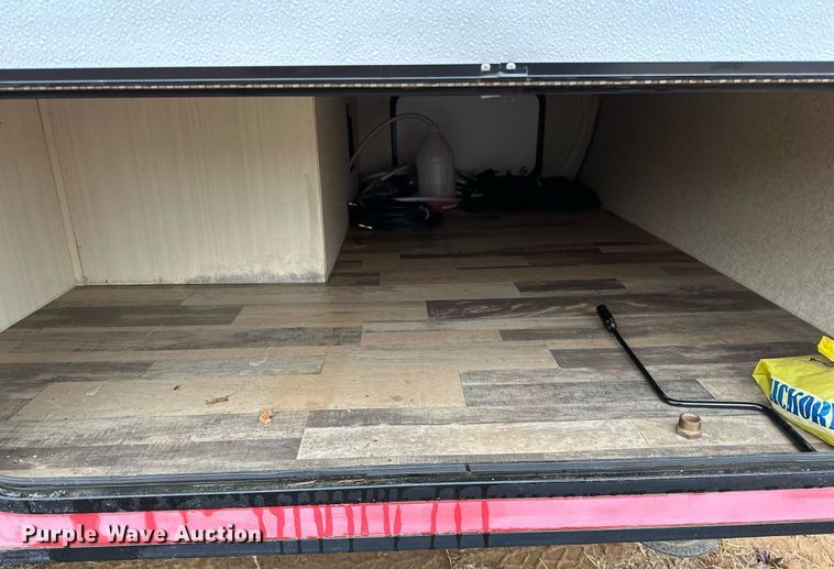 image for item LK9744 2017 Winnebago  1706FB camper