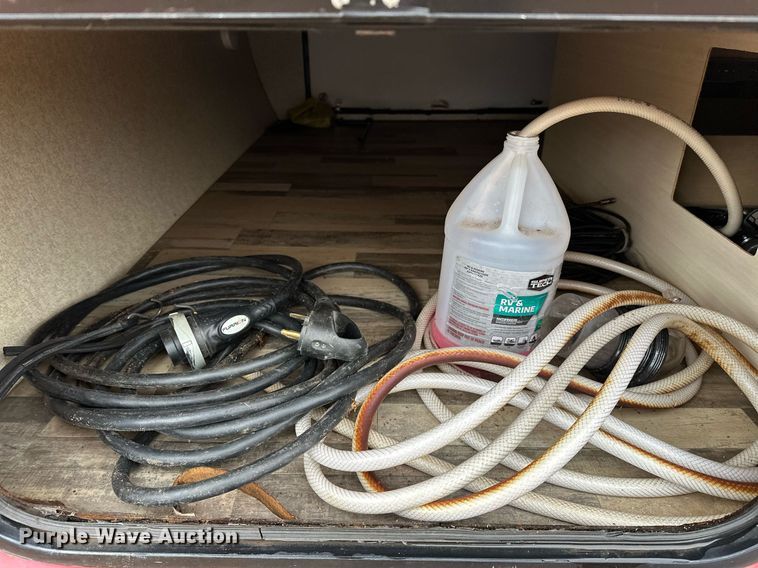 image for item LK9744 2017 Winnebago  1706FB camper