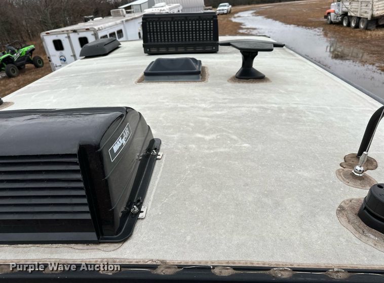 image for item LK9744 2017 Winnebago  1706FB camper