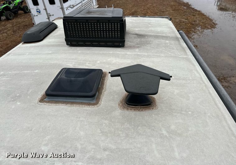 image for item LK9744 2017 Winnebago  1706FB camper