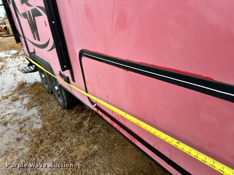 image for item LK9744 2017 Winnebago  1706FB camper