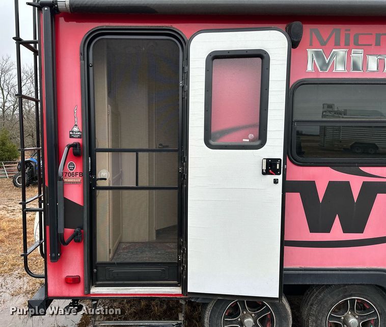 image for item LK9744 2017 Winnebago  1706FB camper