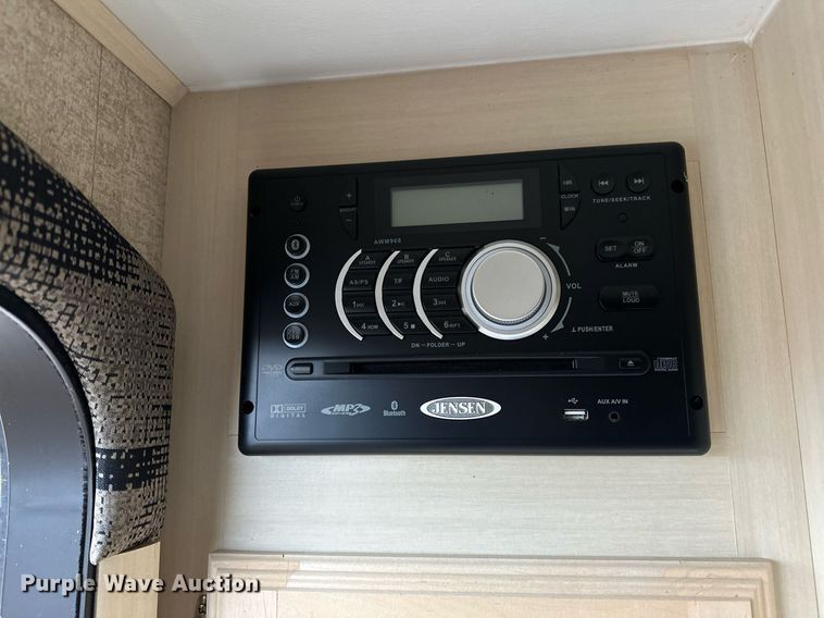 image for item LK9744 2017 Winnebago  1706FB camper