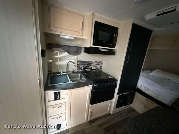 image for item LK9744 2017 Winnebago  1706FB camper