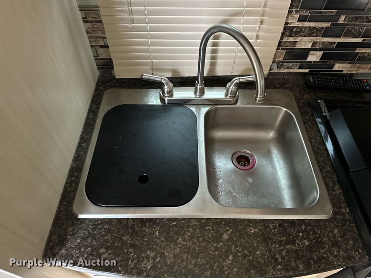 image for item LK9744 2017 Winnebago  1706FB camper