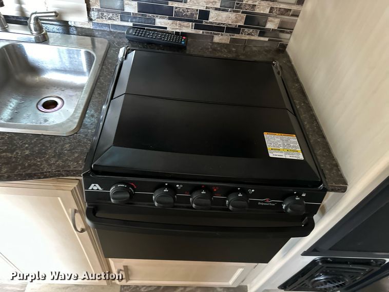 image for item LK9744 2017 Winnebago  1706FB camper