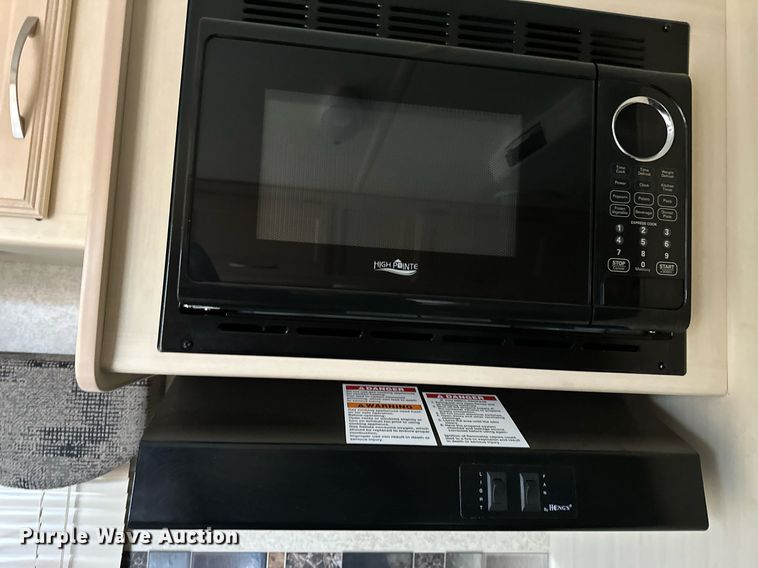 image for item LK9744 2017 Winnebago  1706FB camper