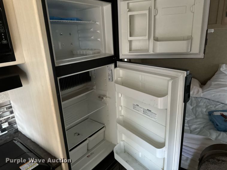 image for item LK9744 2017 Winnebago  1706FB camper