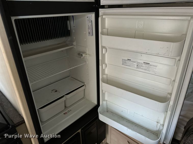 image for item LK9744 2017 Winnebago  1706FB camper