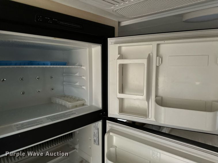 image for item LK9744 2017 Winnebago  1706FB camper