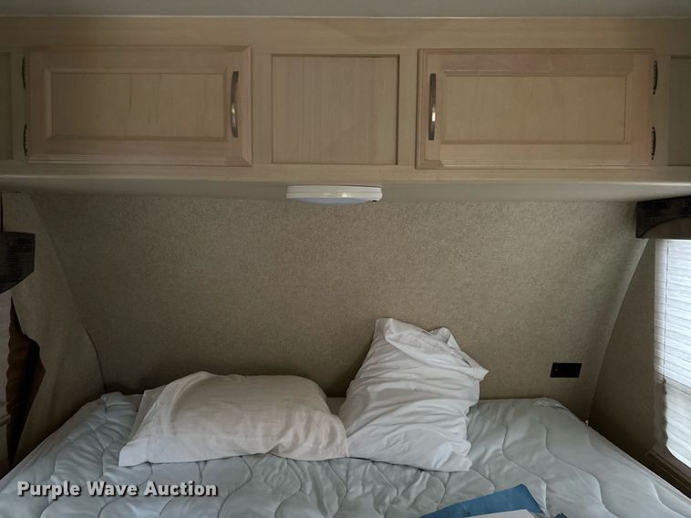 image for item LK9744 2017 Winnebago  1706FB camper