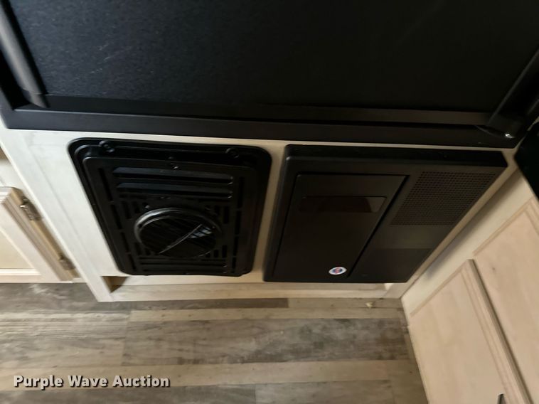 image for item LK9744 2017 Winnebago  1706FB camper