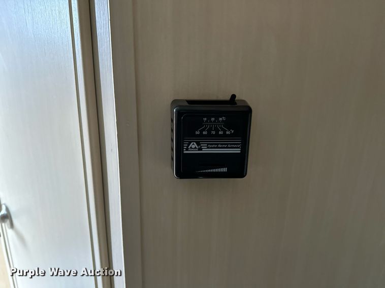 image for item LK9744 2017 Winnebago  1706FB camper