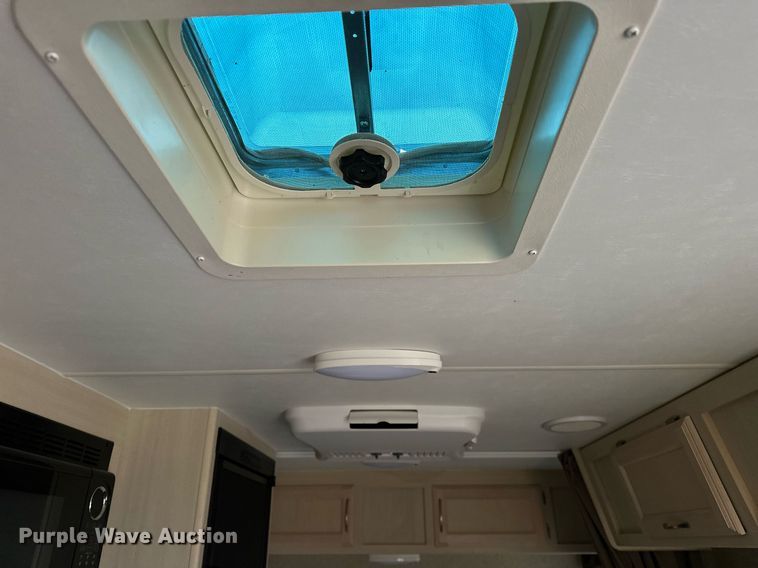 image for item LK9744 2017 Winnebago  1706FB camper