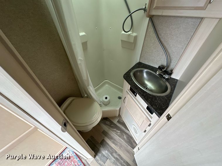 image for item LK9744 2017 Winnebago  1706FB camper