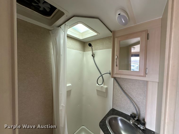 image for item LK9744 2017 Winnebago  1706FB camper