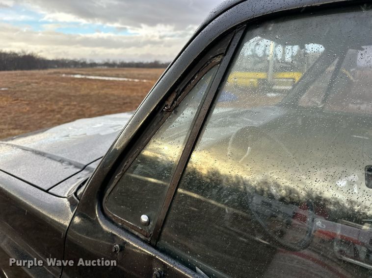 image for item LK9749 1986 GMC  C1500 pickup truck