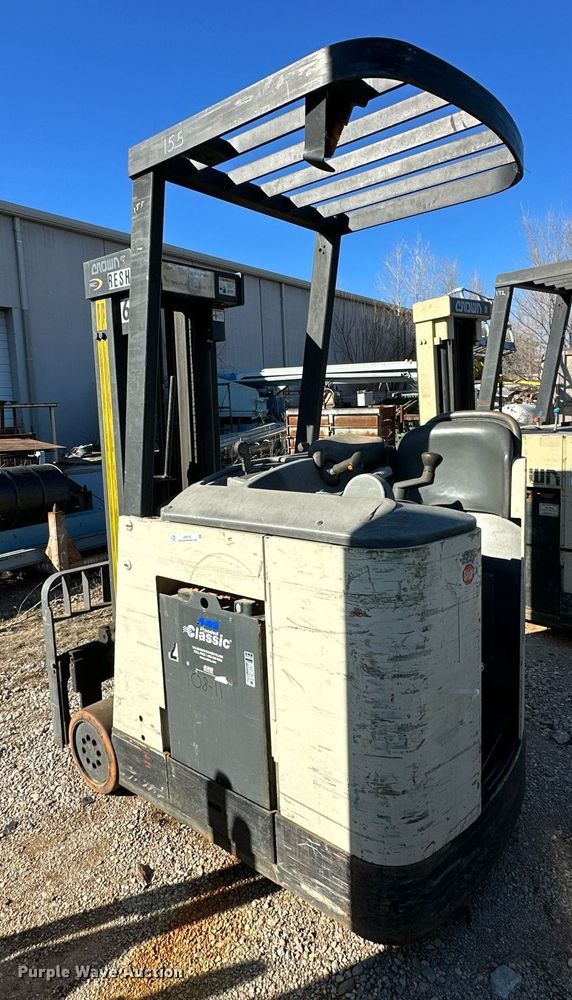 image for item LK9753 Crown RC3020-30 order picker