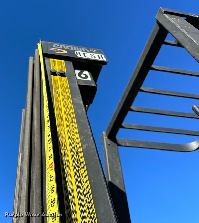 image for item LK9753 Crown RC3020-30 order picker