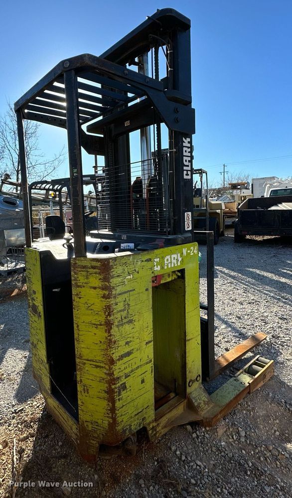 image for item LK9756 Clark NP 300-40 order picker