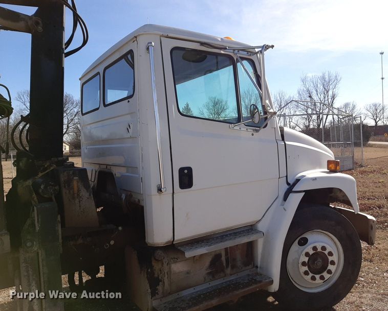 image for item LY9037 1999 Freightliner FL70 crane truck