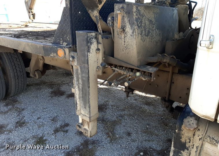 image for item LY9037 1999 Freightliner FL70 crane truck