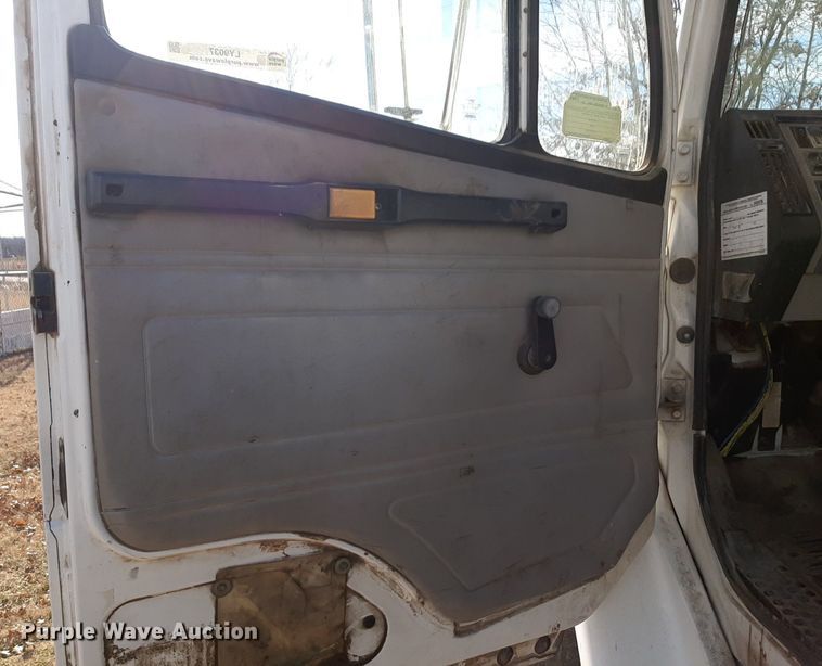 image for item LY9037 1999 Freightliner FL70 crane truck