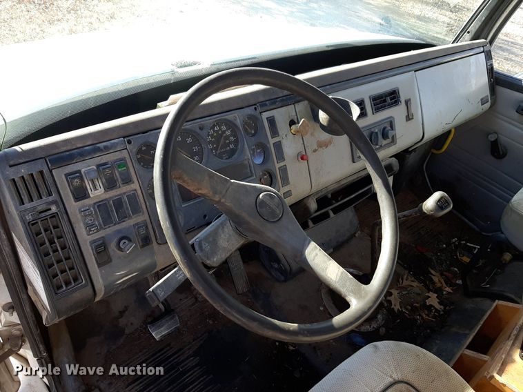 image for item LY9037 1999 Freightliner FL70 crane truck