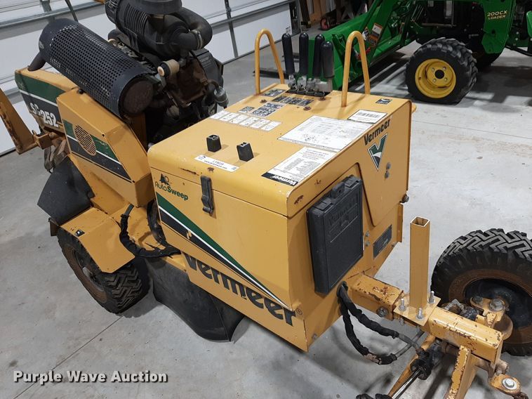 image for item LY9039 2013 Vermeer SC252 stump grinder