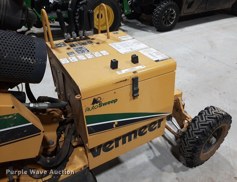 image for item LY9039 2013 Vermeer SC252 stump grinder