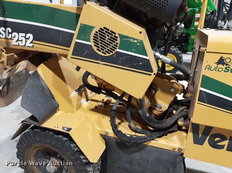 image for item LY9039 2013 Vermeer SC252 stump grinder