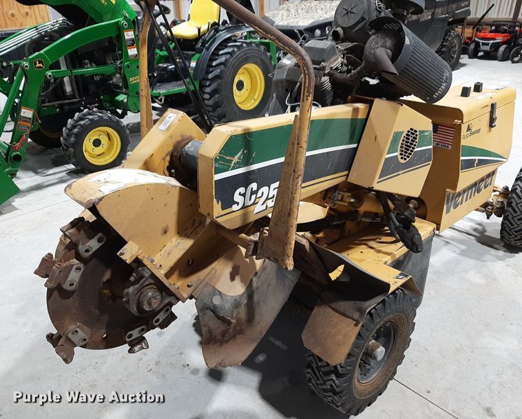 image for item LY9039 2013 Vermeer SC252 stump grinder
