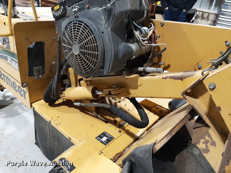 image for item LY9039 2013 Vermeer SC252 stump grinder